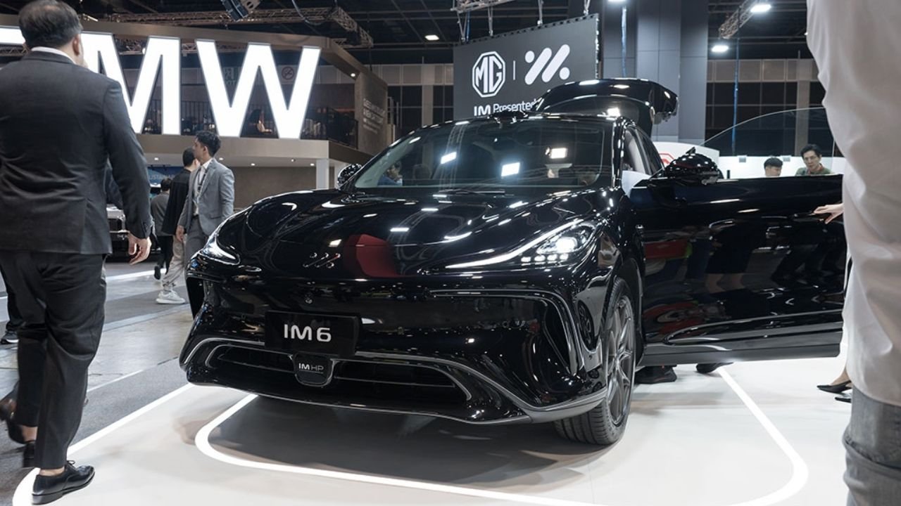 MG IM6 EV Comes with
